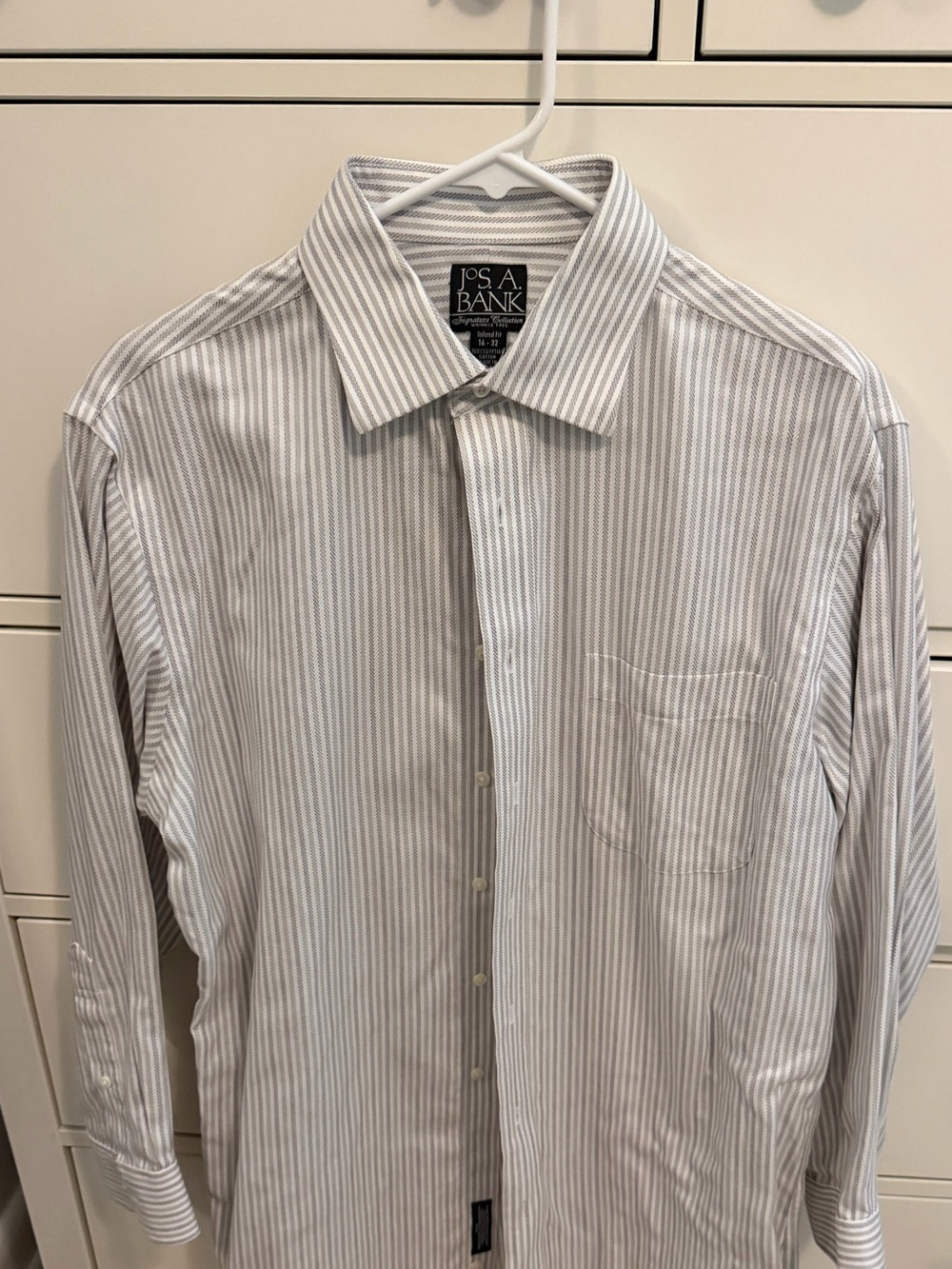 Jos A. Bank Signature Collection Wrinkle Free Button down shirt Size 16-32